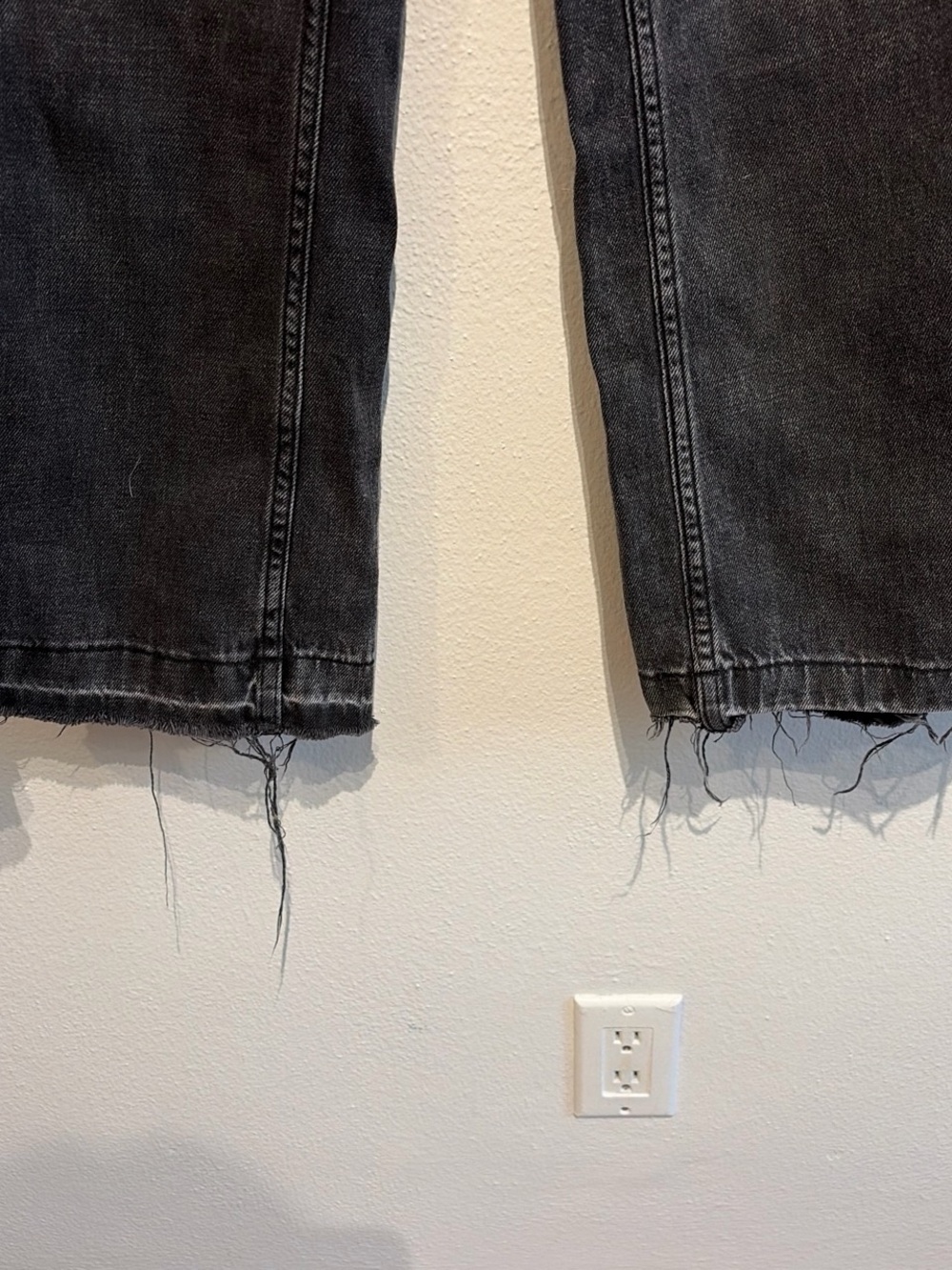 Gap Black Denim High Rise Wide Leg jeans with frayed hem. - Picture 4 of 6